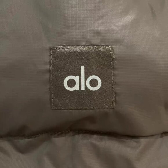Alo Yoga Gold Rush Puffer Size S - Picture 4 of 5